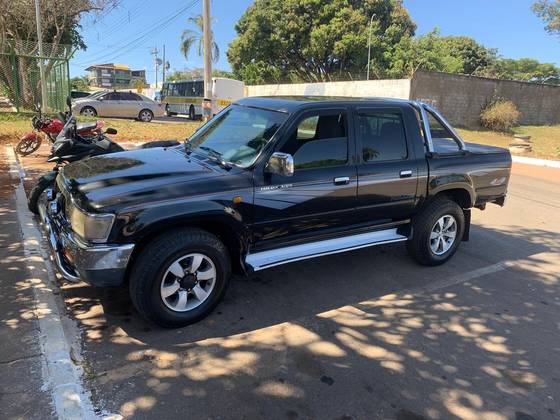 TOYOTA HILUX 3.0 SRV 4X4 CD 16V TURBO DIESEL 4P MANUAL